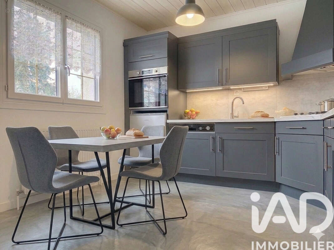Maison 120 m² à Saint-Hilarion  - photo 8