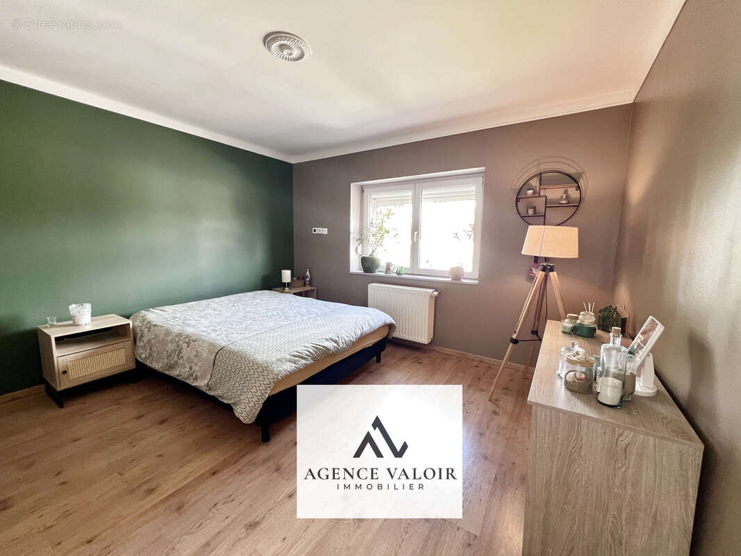 Appartement à AY-SUR-MOSELLE