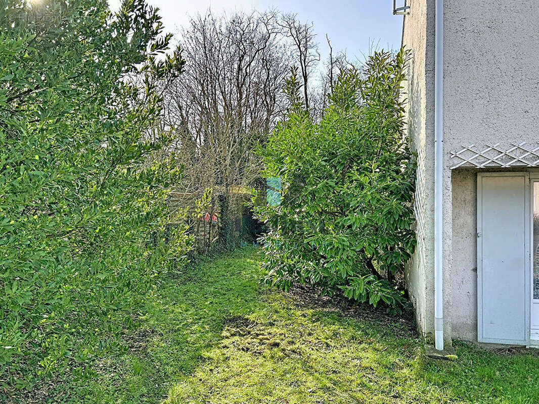 Maison à SAINT-PIERRE-LES-NEMOURS