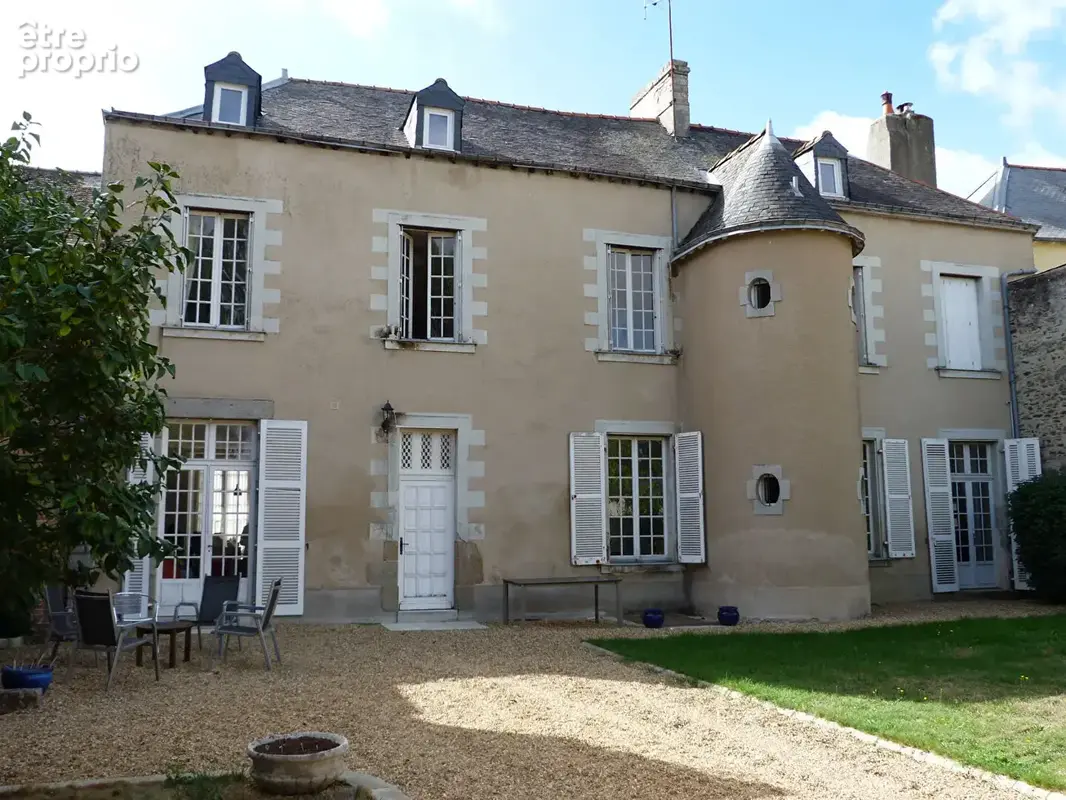 Photo Maison à Cosse-Le-Vivien au prix de 267 000€