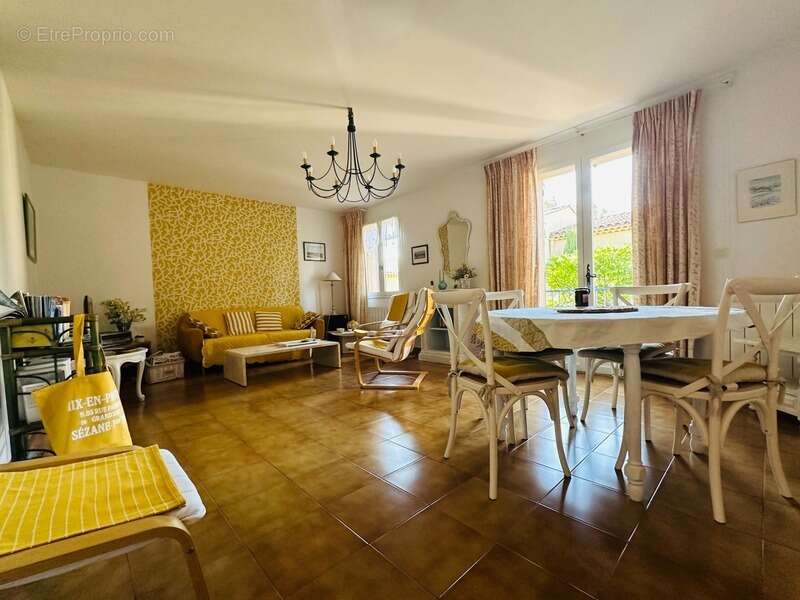 Appartement à GREOUX-LES-BAINS