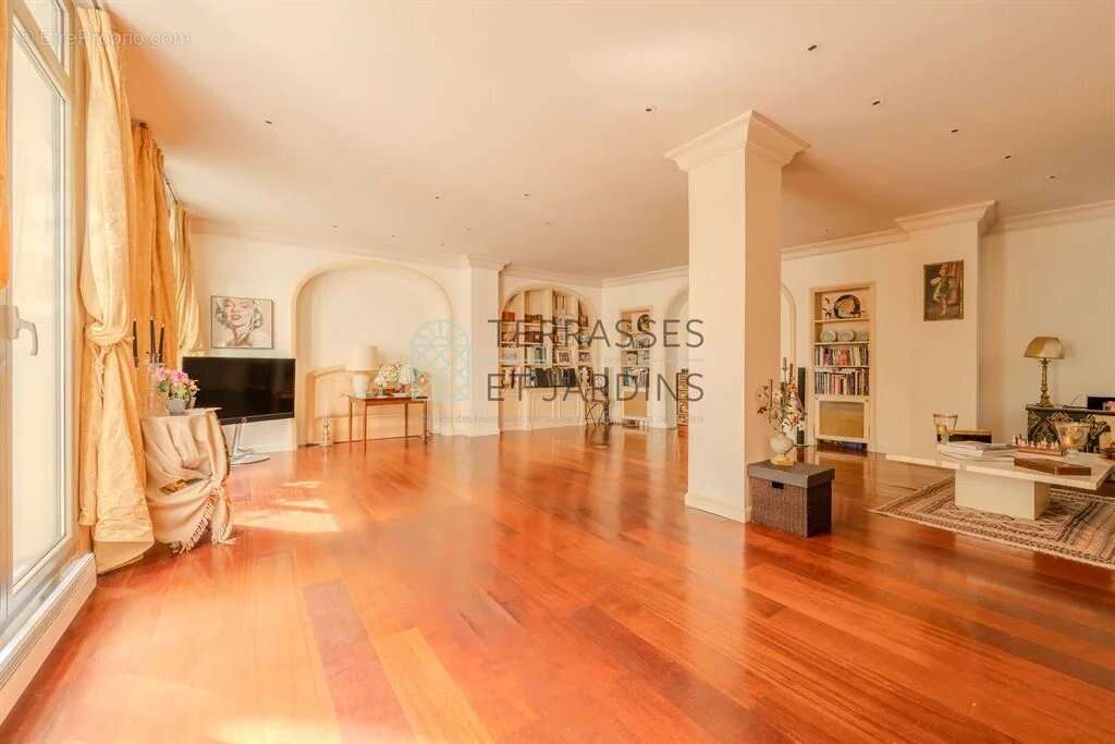 Appartement à PARIS-6E