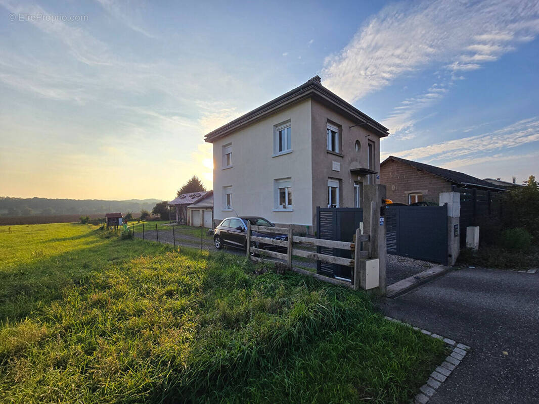 Maison à AZERAILLES
