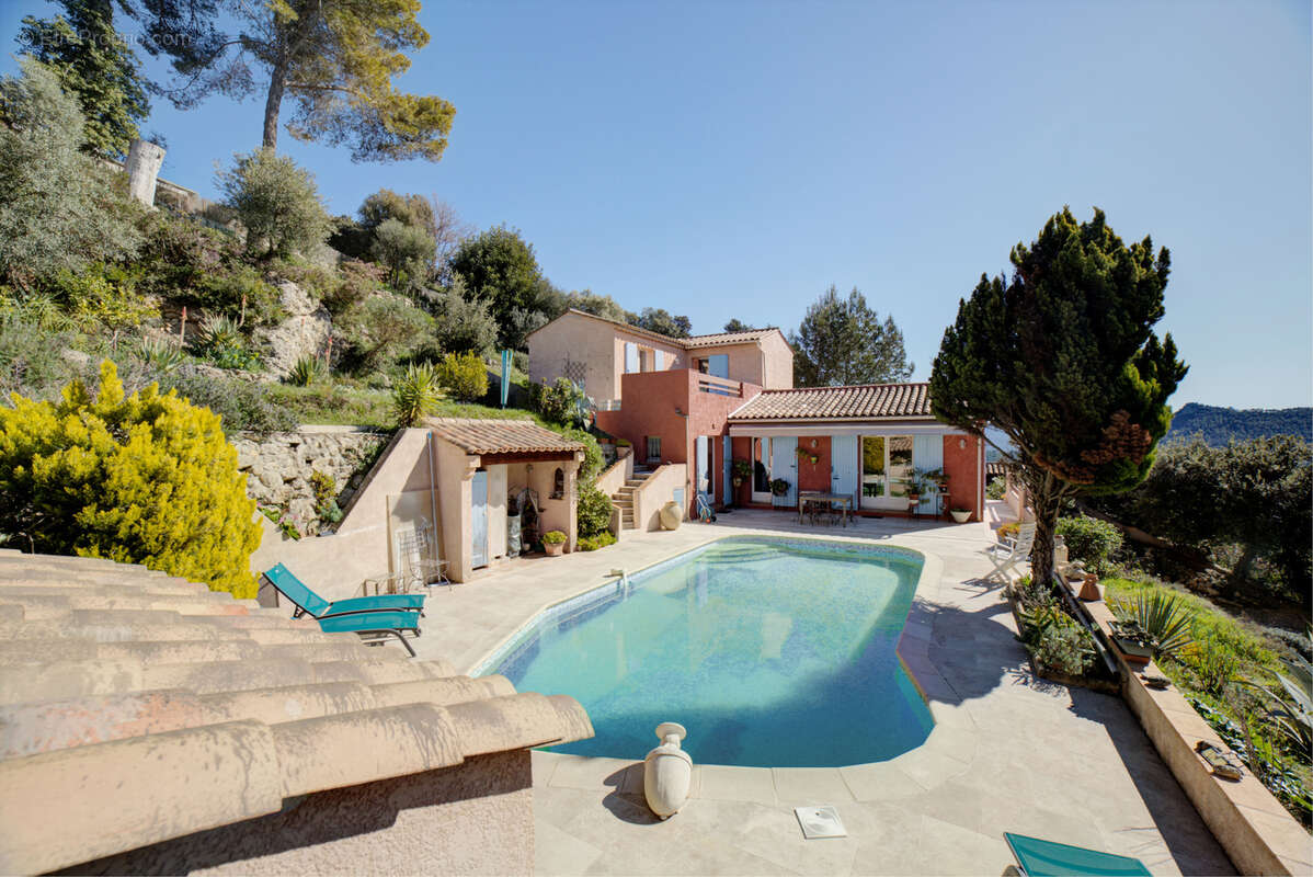 Maison à BAGNOLS-EN-FORET