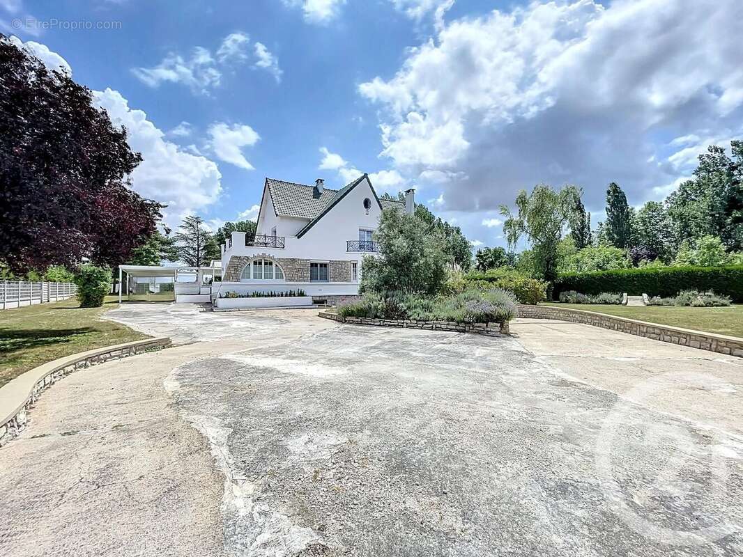 Maison à COURLON-SUR-YONNE