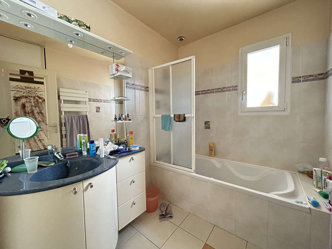 Maison à LES LANDES-GENUSSON