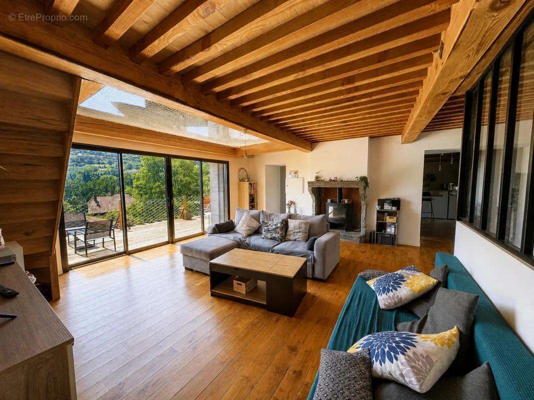 Maison de caractère entièrement rénovée – 173 m² – Terrain de 1 100 m² – Romagnat - photo 2