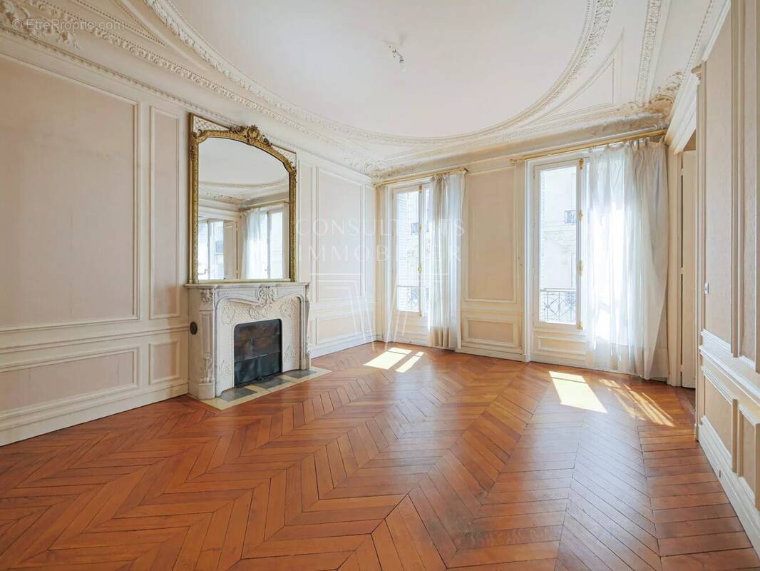 Appartement à PARIS-16E
