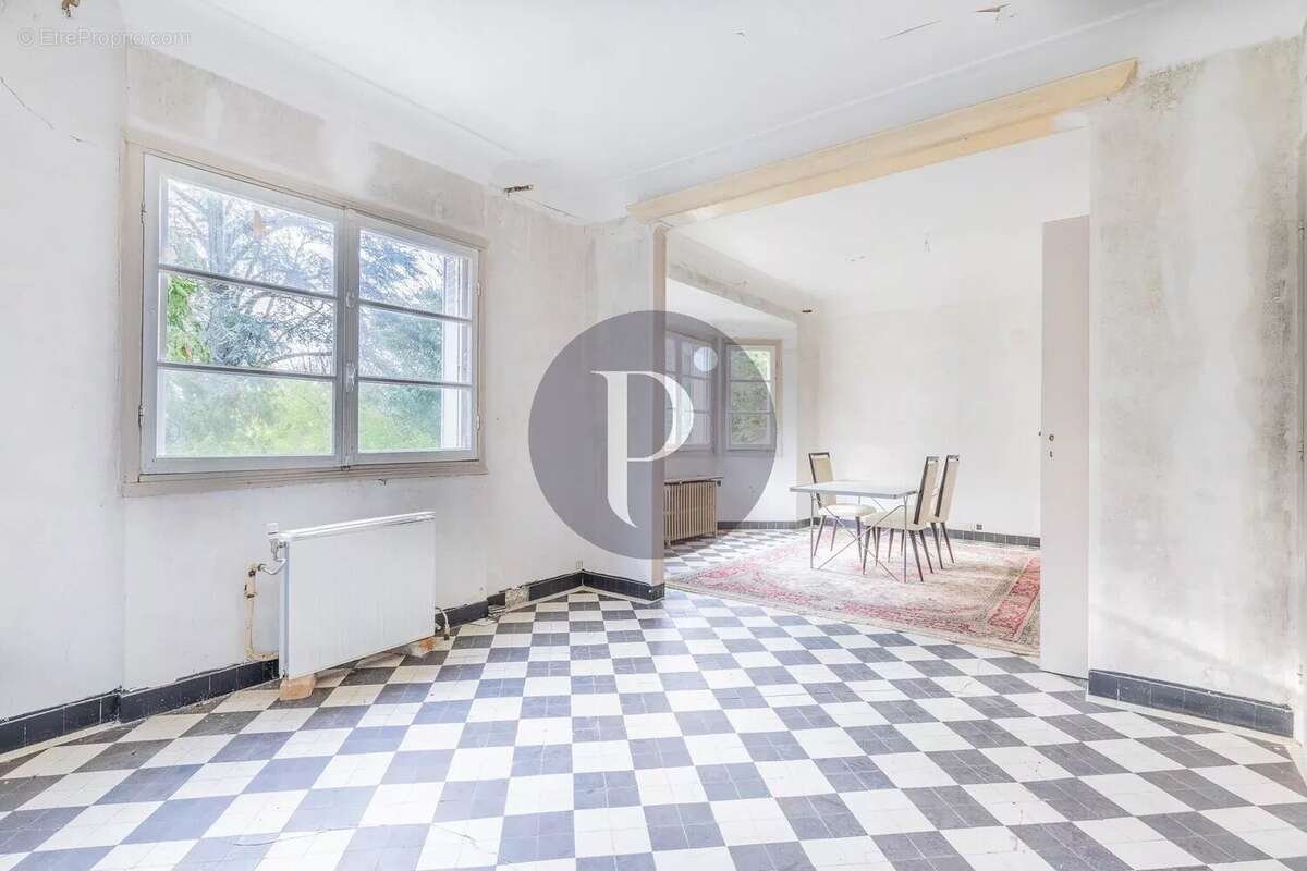 Maison à VERRIERES-LE-BUISSON