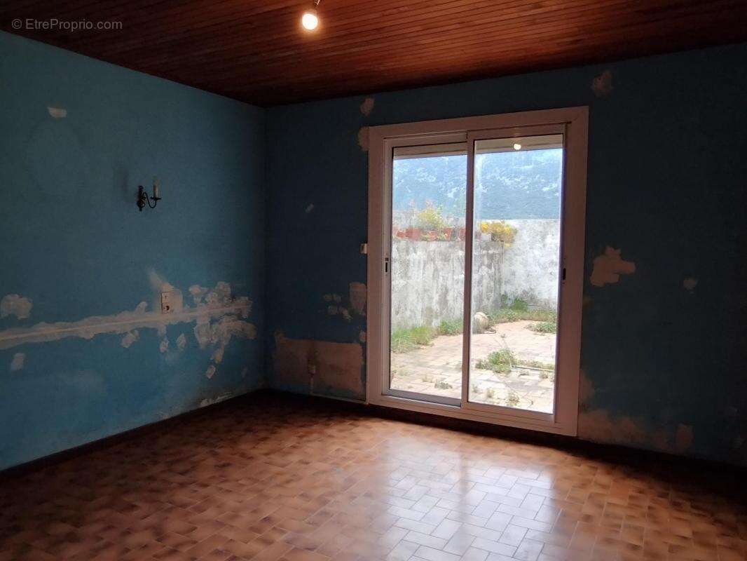 Maison à CAUDIES-DE-FENOUILLEDES