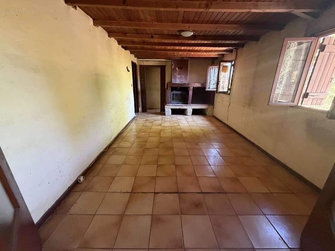 Maison de plain-pied à rénover sans voisinage immédiat - photo 4
