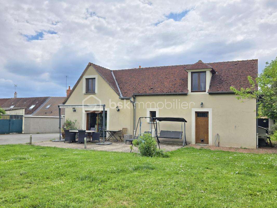 Maison à COULANGES-LES-NEVERS
