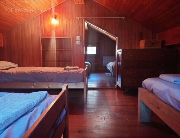 Maison à LA RIVIERE-ENVERSE