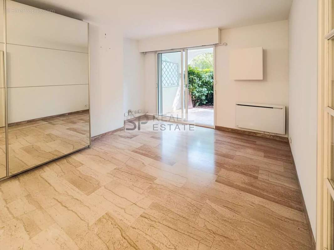 Appartement à MANDELIEU-LA-NAPOULE