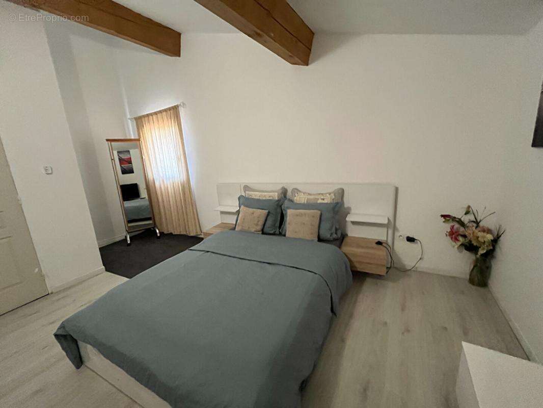 Appartement à COTIGNAC