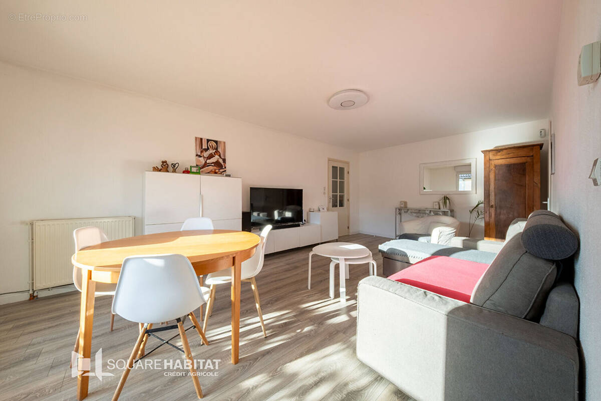 Appartement à FROUZINS