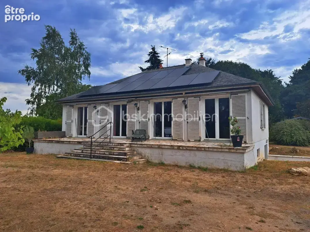 Maison familiale avec sous-sol complet et grand terrain à Truyes - photo 2