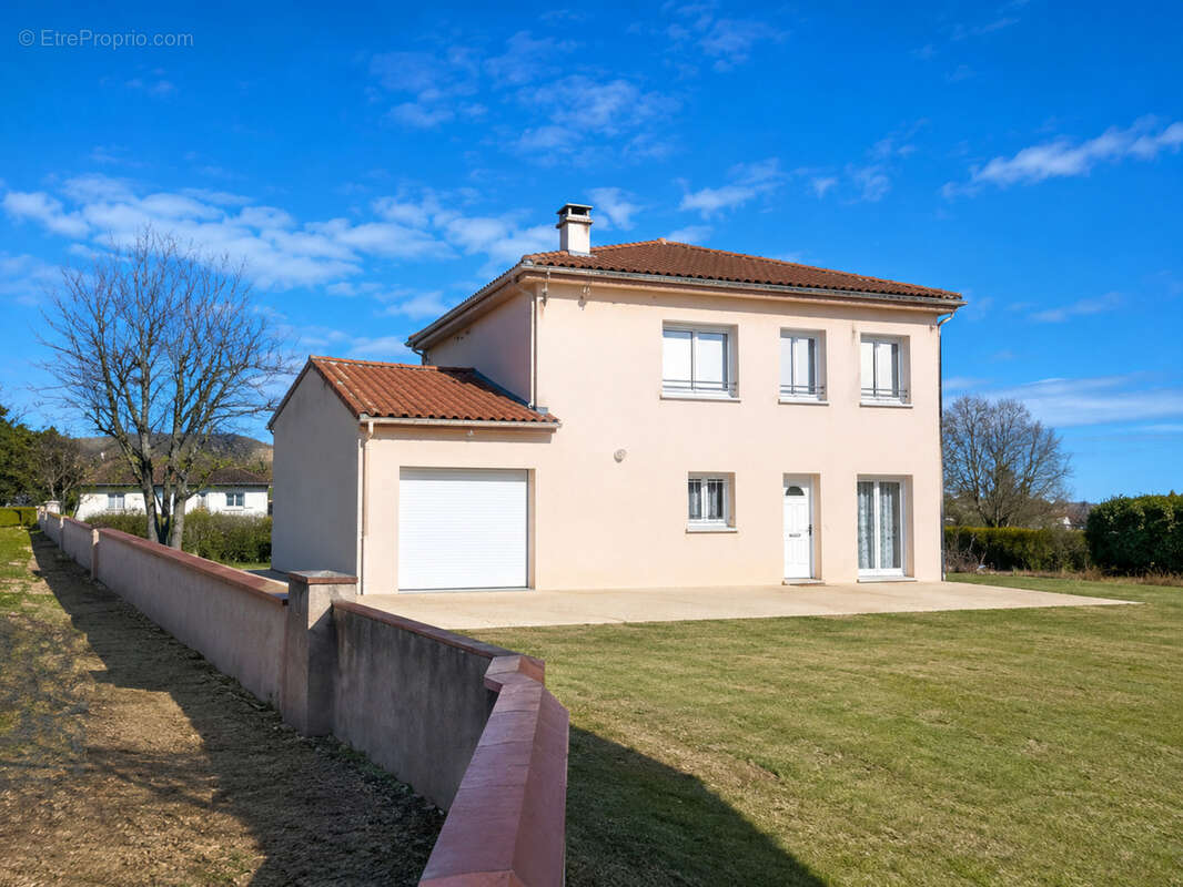 Saint-Sauveur – Élégante maison familiale de 151 m² sur un terrain de 1 600 m² - photo 2