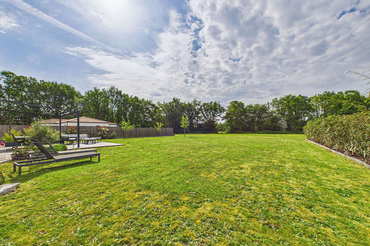 Maison Contemporaine de 2018 - 126 m² - 1325 m² de terrain - Bourg Sous la Roche - photo 12
