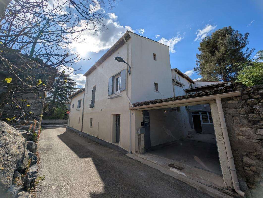 Maison à SAINTE-ANASTASIE