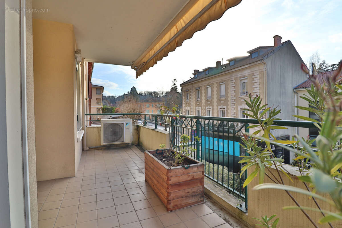 Appartement à CHARBONNIERES-LES-BAINS