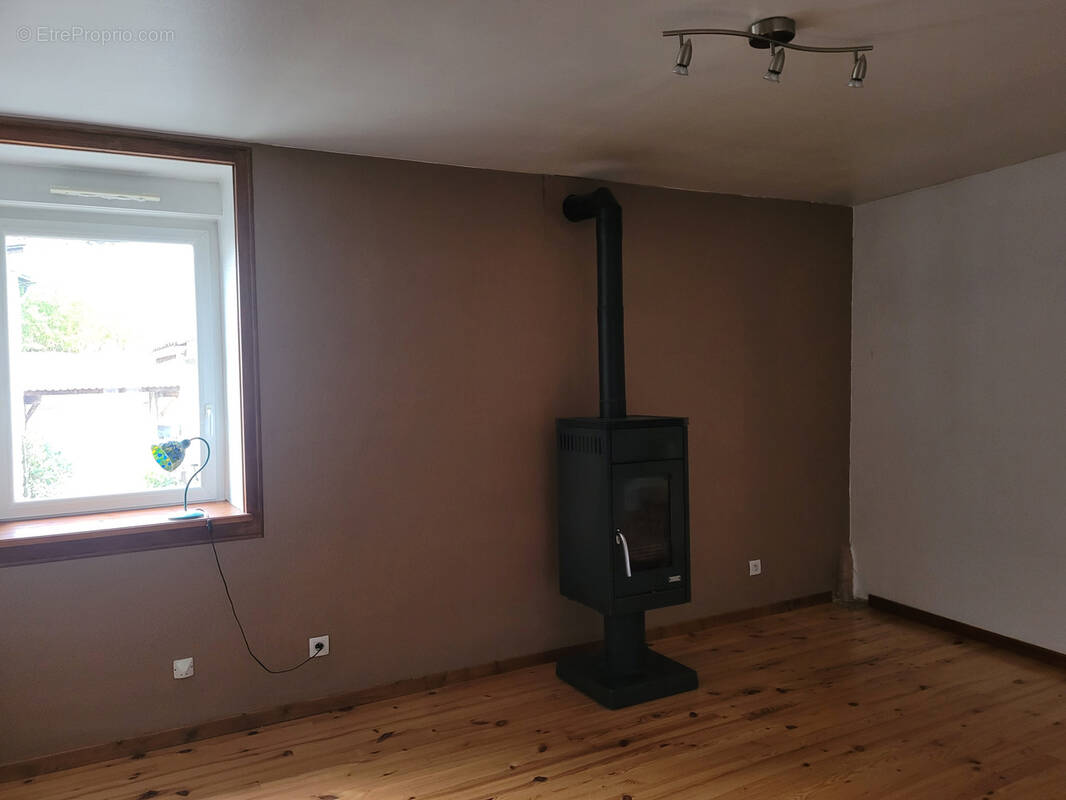 Appartement à GREZIEU-LA-VARENNE
