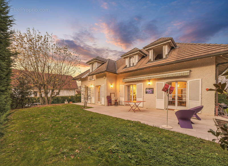 Maison à PREVESSIN-MOENS