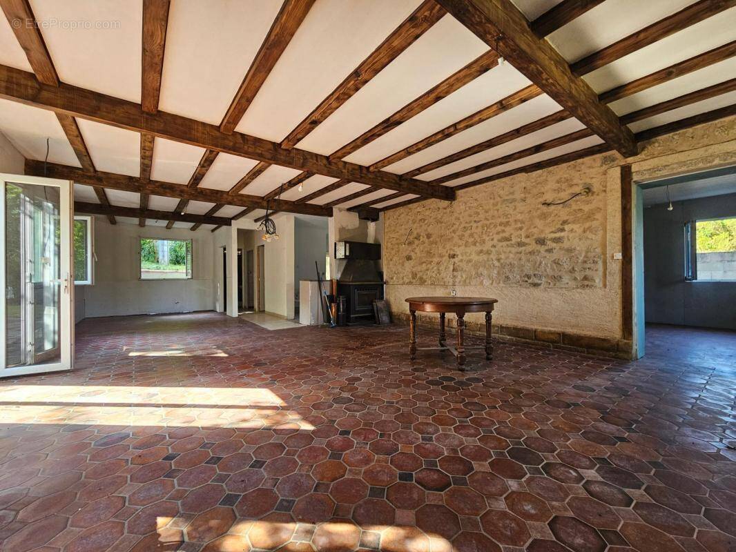 Maison à SAINT-JEAN-D'ANGELY