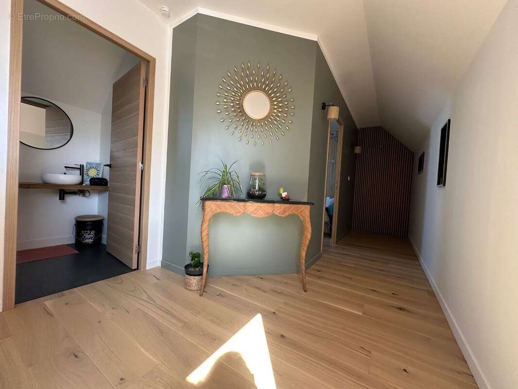 Maison à SAINT-LAMBERT-DU-LATTAY