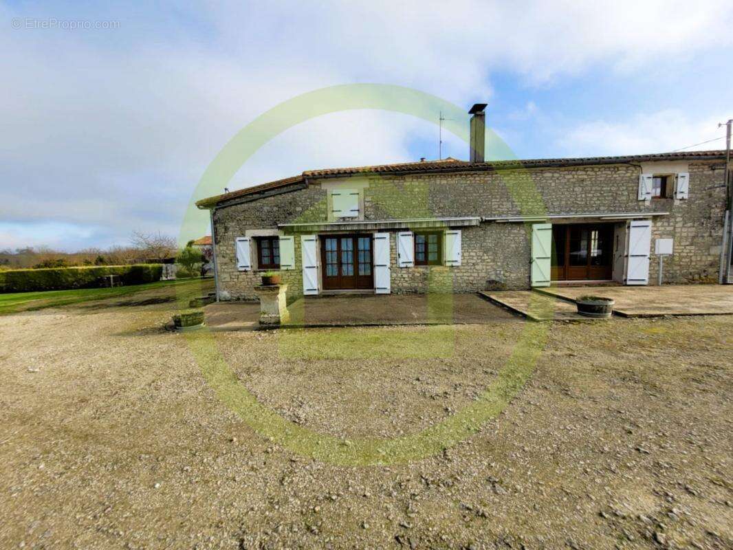 Maison à SAINTE-RAMEE