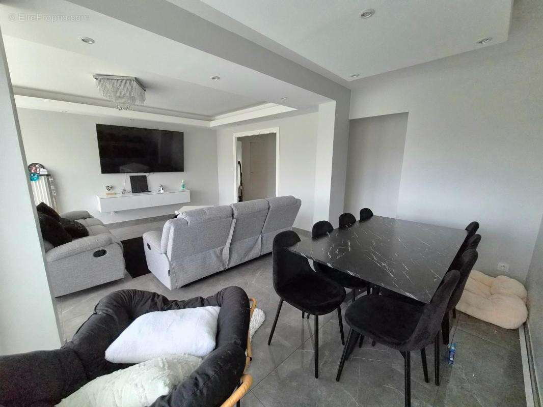 Grand appartement rénové avec balcons et suite parentale - photo 4