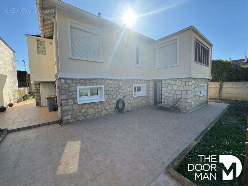 Maison à LES CLAYES-SOUS-BOIS