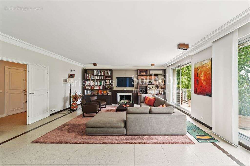 Appartement à NEUILLY-SUR-SEINE