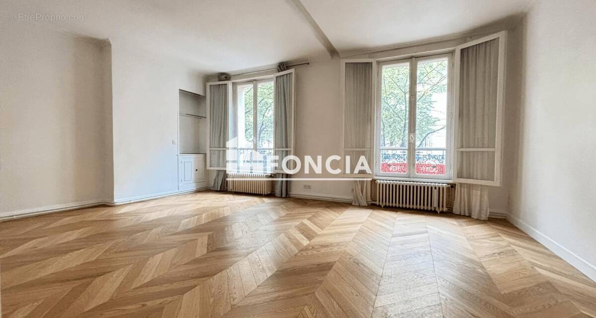 Appartement à PARIS-16E