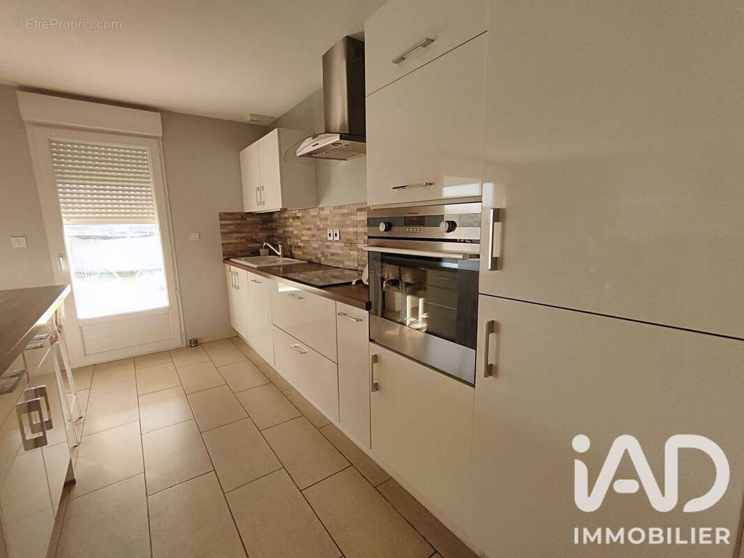 Maison 114 m² à Saint-Etienne-Au-Temple  - photo 5