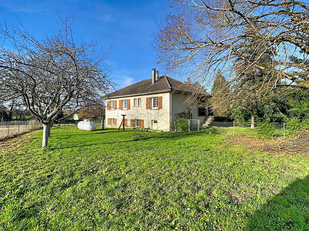 Maison à SAINT-JUNIEN