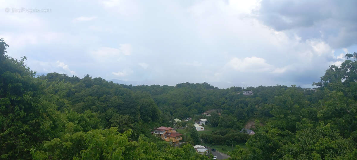 Maison à LES ABYMES
