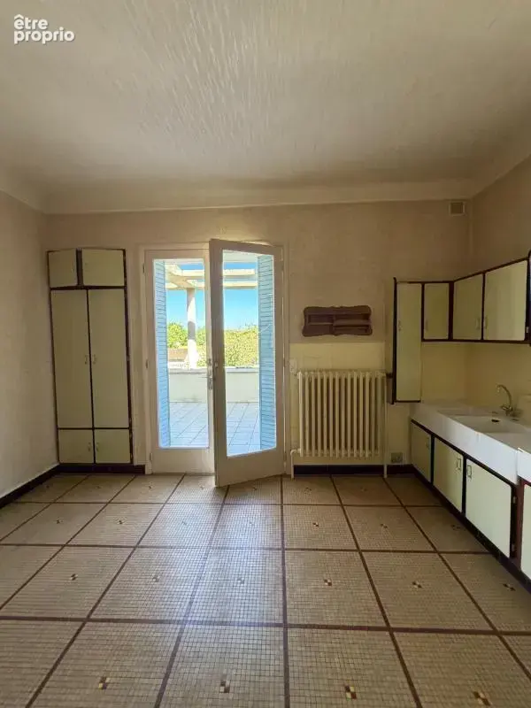 Magnac sur Touvre. Maison 125 m² sur sous-sol avec terrain de 2204 m² - photo 4