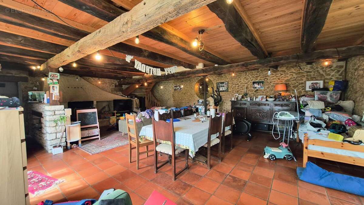 Maison à SAINT-AMAND-DE-VERGT