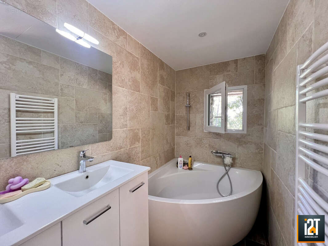 Maison à VEZENOBRES