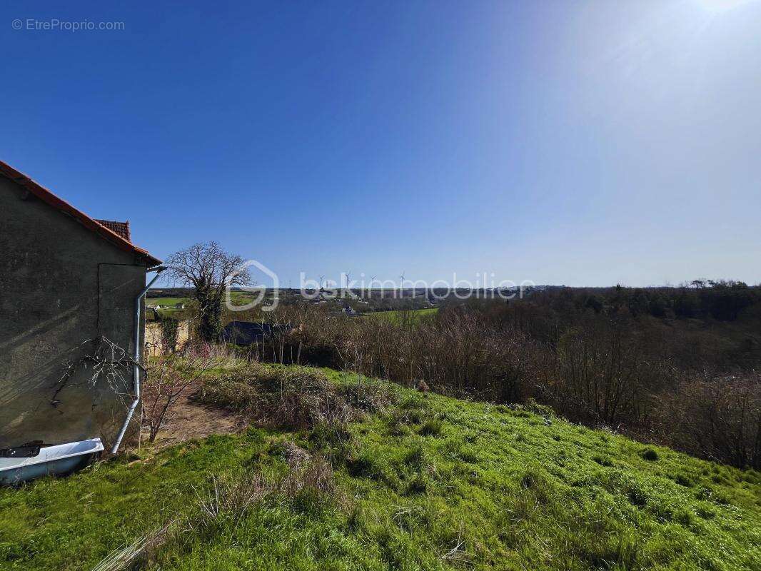 Maison en pierre à rénover – 4 pièces – terrain 2046 m² – terrasse plein sud avec vue sur la vallée - photo 4