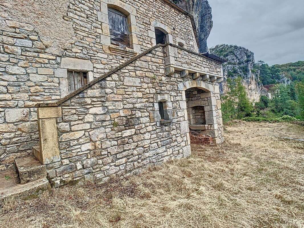 Maison atypique à flan de falaise avec une vue magnifique sur la vallée du Célé - photo 9