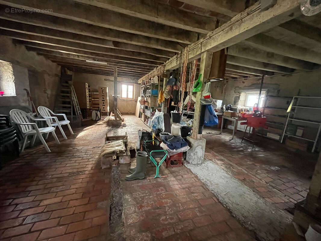 Maison à SAINT-ELOY-D'ALLIER