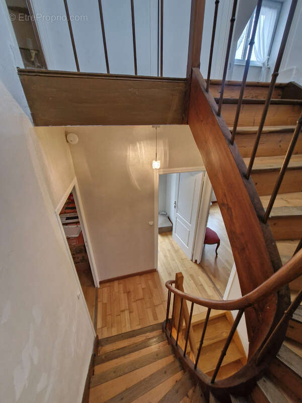 Maison familiale avec terrain constructible et divisible - photo 11