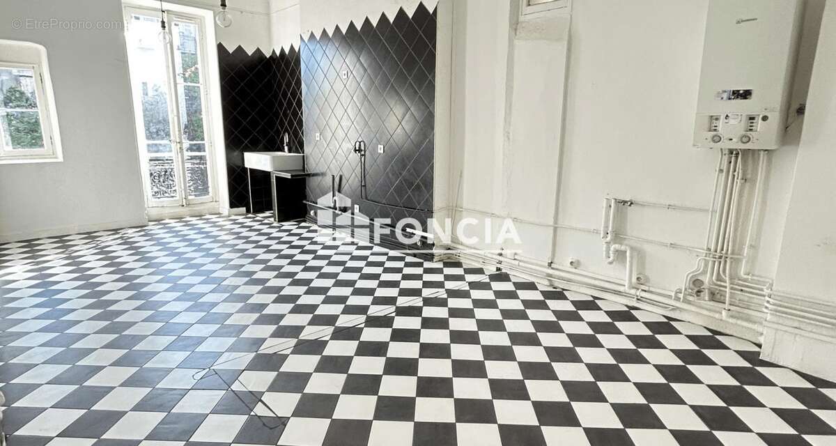 Appartement à MARSEILLE-1E