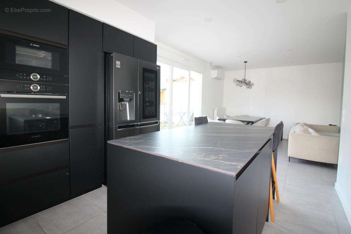 Appartement à MIRIBEL