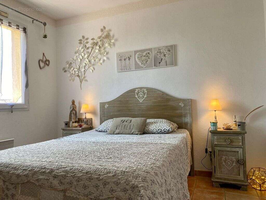 Maison 141 m² à Regusse  - photo 3