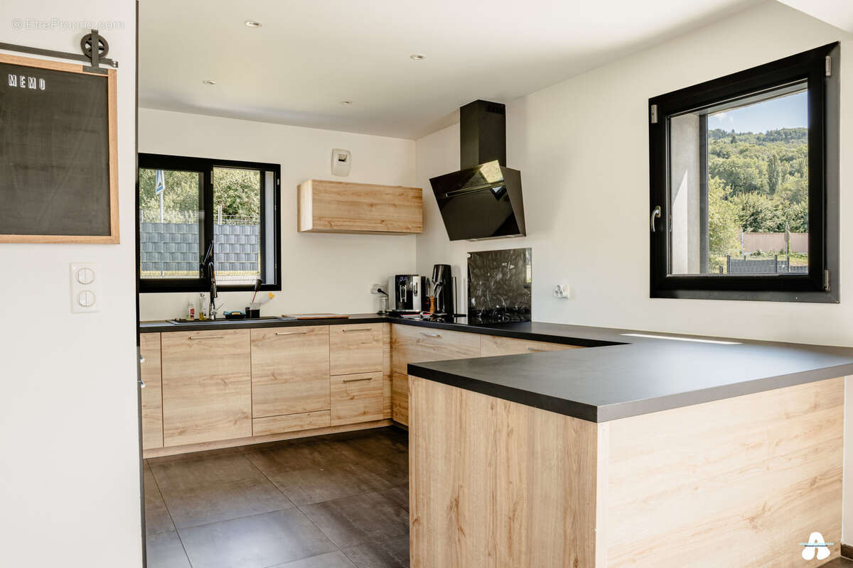 Maison à CRANVES-SALES