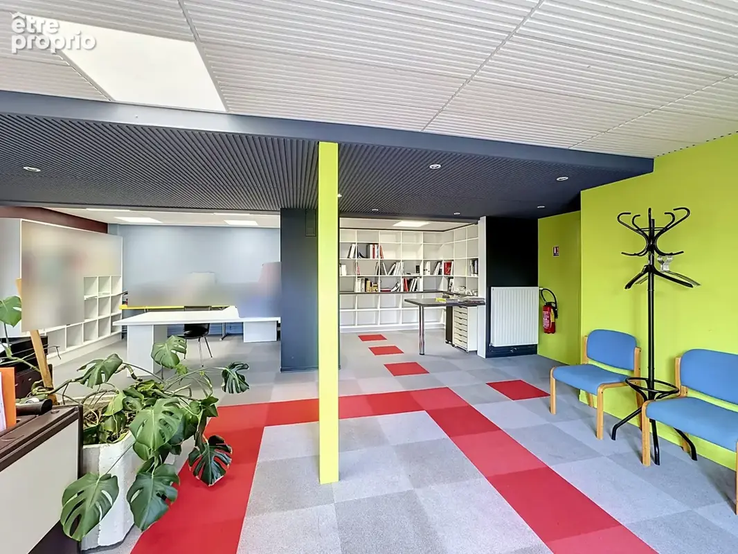 Locaux professionnels en rez-de-chaussee - photo 2