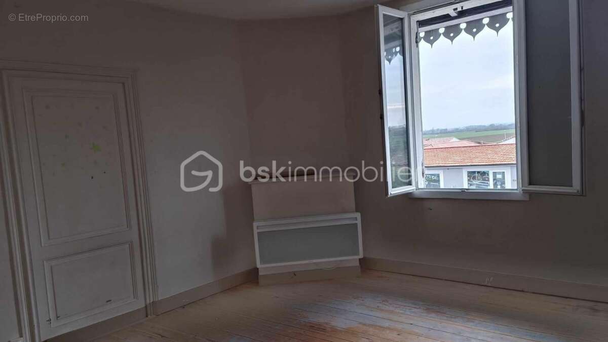 Appartement à VIRAZEIL